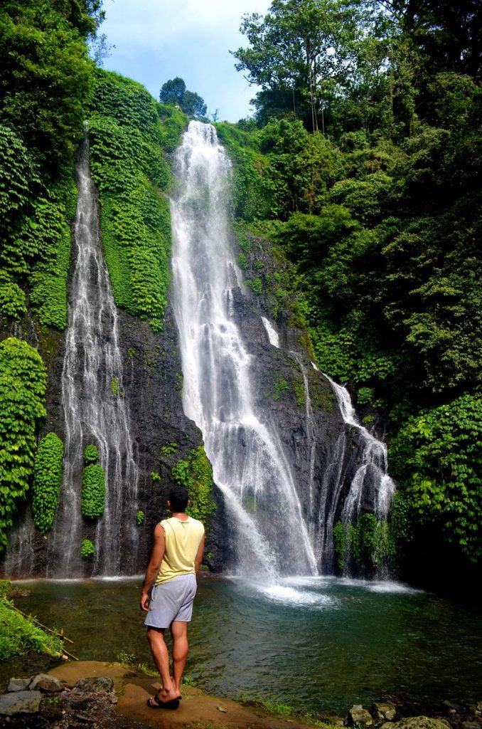 Cachoeira cenográfica na viagem para a Indonésia