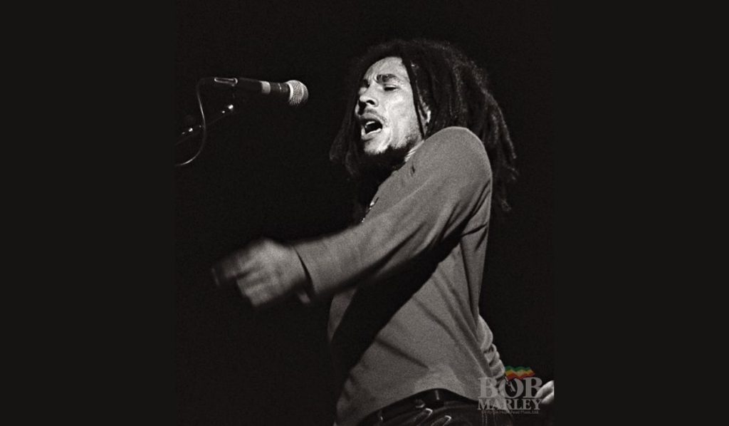 Frases de Bob Marley em inglês com tradução