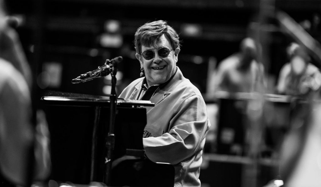 Frases de Elton John em inglês com tradução