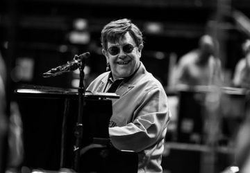 Frases de Elton John em inglês com tradução