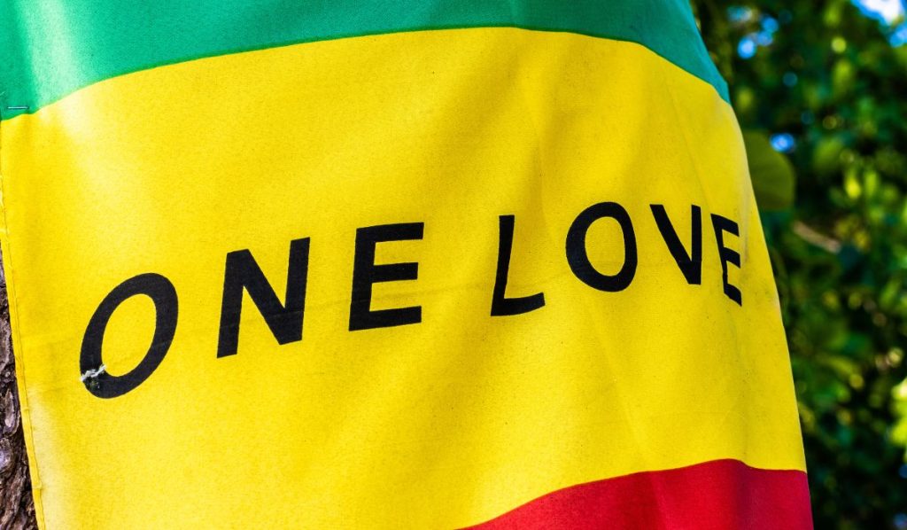 Frases de Bob Marley em inglês com tradução